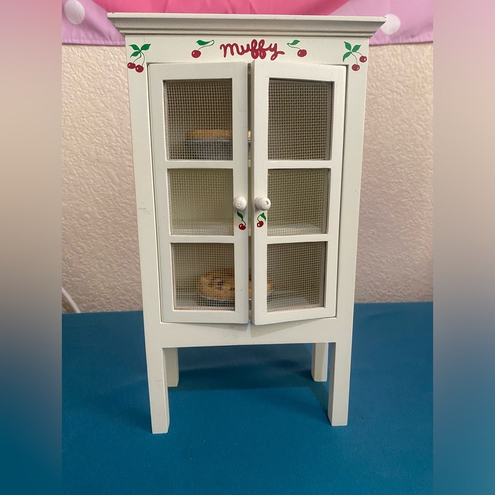 Muffy Vanderbear Cherry Hutch Cabinet Pie Wood Dollhouse Furniture 2 Cherry Pies